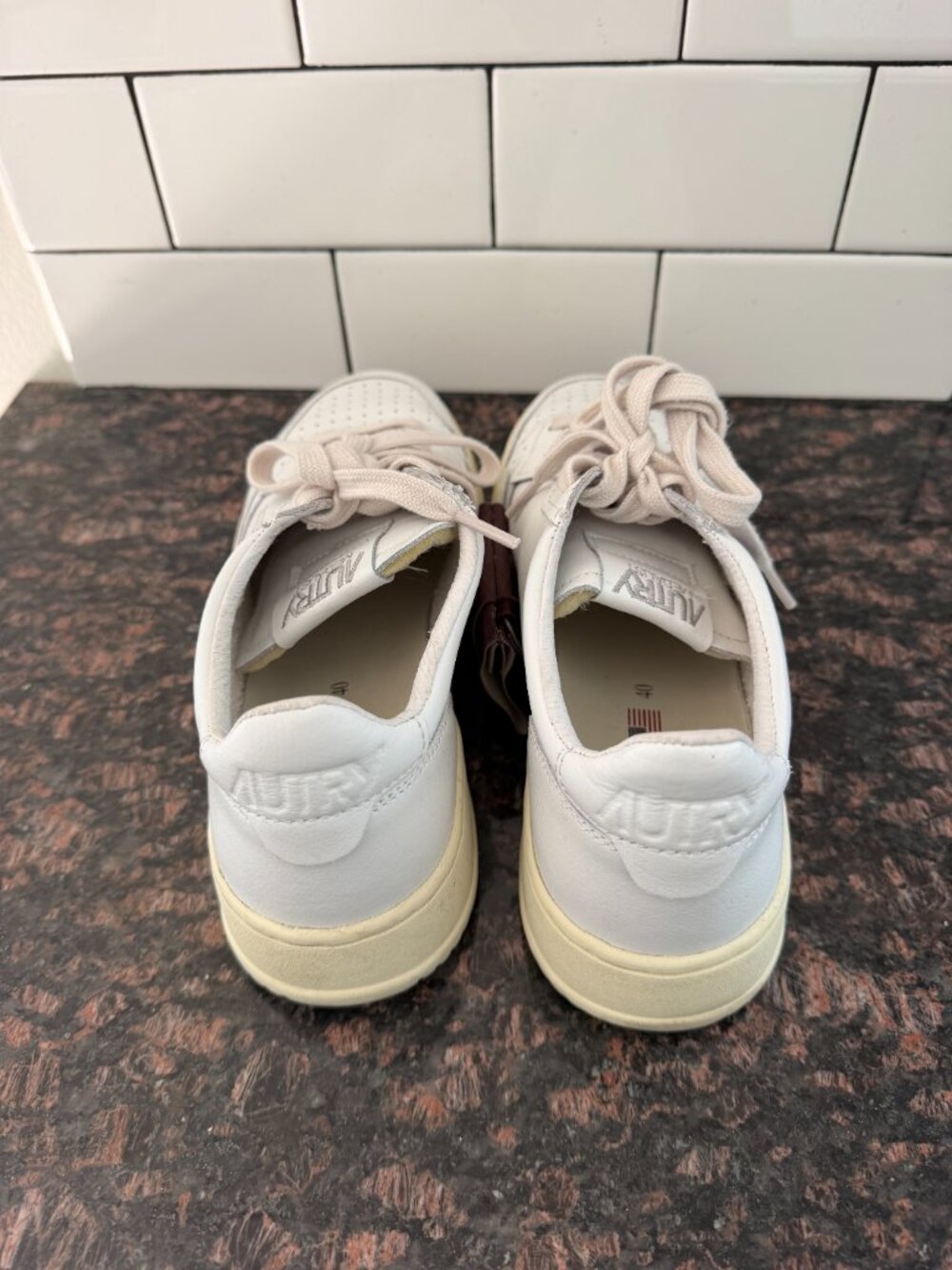 Like New Autry Women's Medalist Low Top Sneakers White Size 40 - Picture 5 of 5